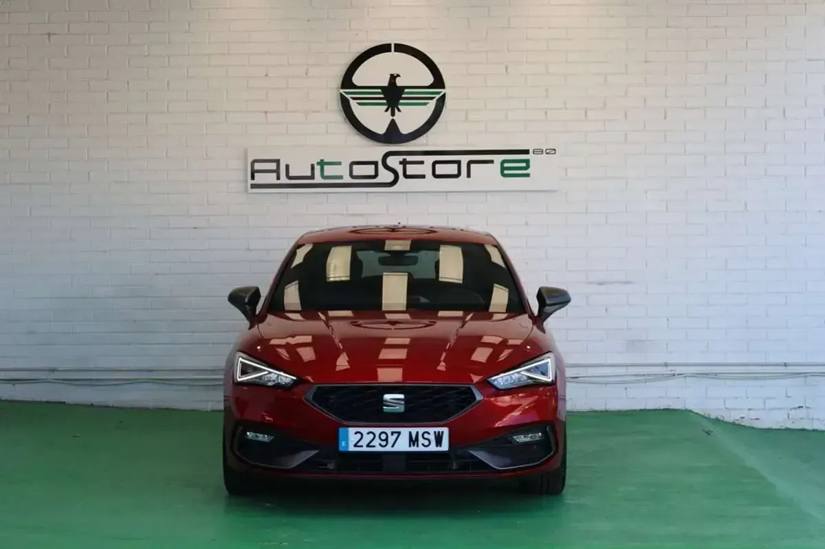 Usado Seat Leon FR 150 CV (110 kW) 2024 Rojo Utilitario
