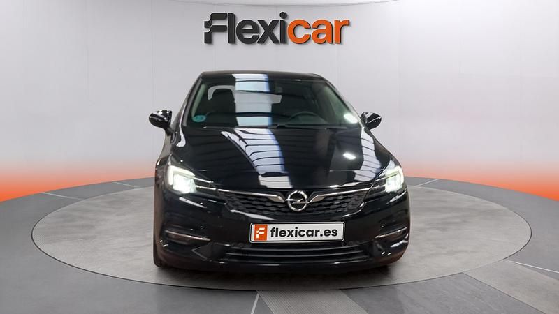 Usado Opel Astra Design & Tech 110 CV (80 kW) 2021 Negro Utilitario