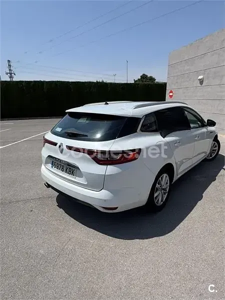 Usado Renault Mégane GrandTour Zen 130 CV (95 kW) 2017 Blanco Familiar