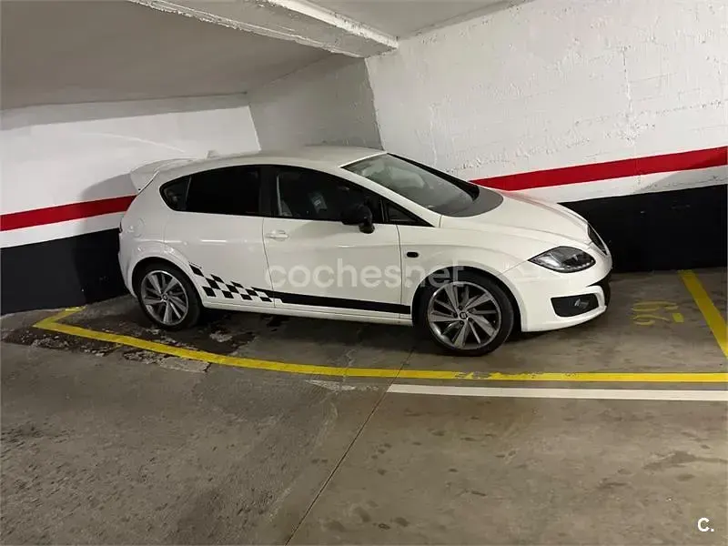 Begagnad Seat Leon Style 125 HK (91 kW) 2010 Vit Halvkombi