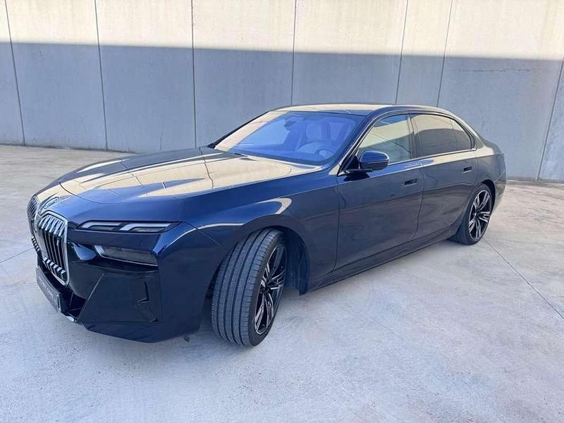 Usado BMW i7 M Sport 400 kW (544 CV) 2022 Azul Berlina