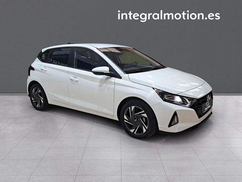 Usado Hyundai i20 100 CV (73 kW) 2023 Blanco Utilitario