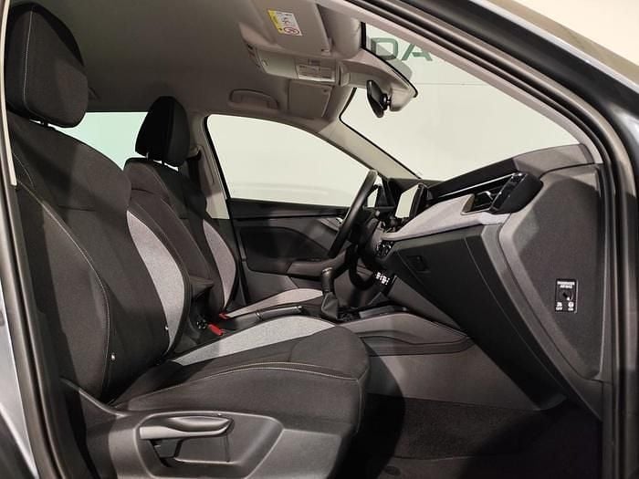 Usado Skoda Kamiq Selection 115 CV (84 kW) 2024 Gris / plata SUV