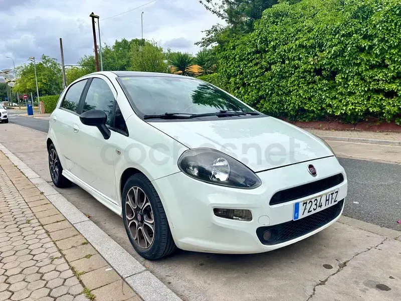 Usado Fiat Punto Easy 75 CV (55 kW) 2013 Blanco Utilitario