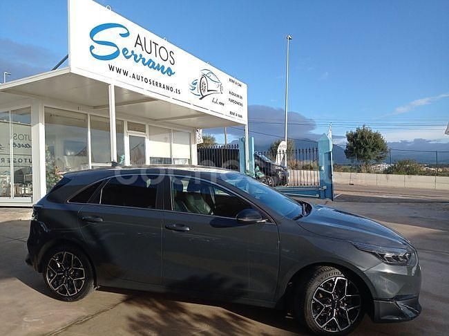 Usado Kia Ceed Style 100 CV (73 kW) 2025 Gris / plata Utilitario