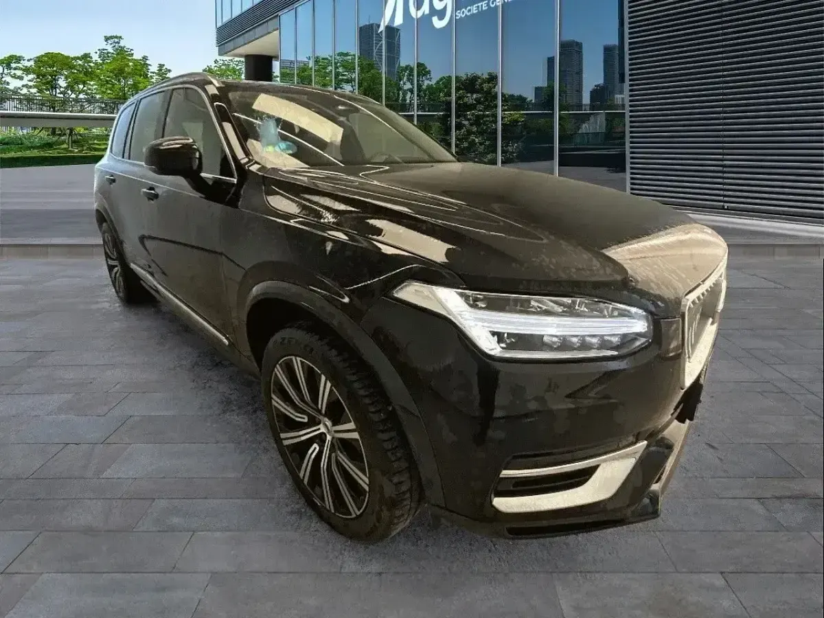 Käytetty Volvo XC90 Plus 235 HP (172 kW) 2023 Musta Katumaasturi