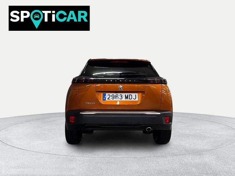 Usado Peugeot 2008 Allure 130 CV (95 kW) 2023 Naranja SUV