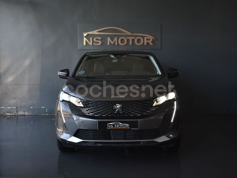 Usado Peugeot 5008 Allure 131 CV (96 kW) 2022 Gris / plata Monovolumen