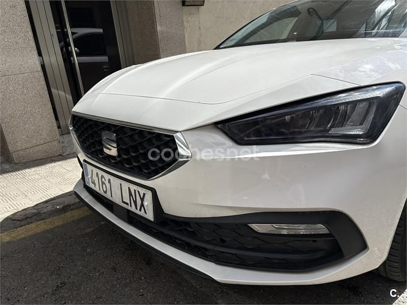 Begagnad Seat Leon Reference 115 HK (84 kW) 2021 Vit Sedan