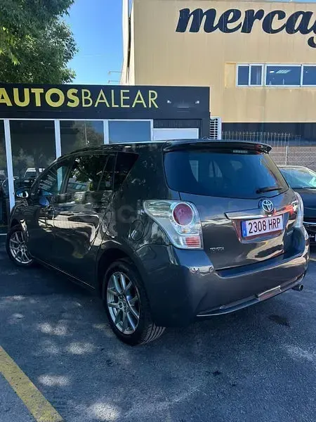Usado Toyota Verso Active 126 CV (92 kW) 2013 Gris / plata Monovolumen