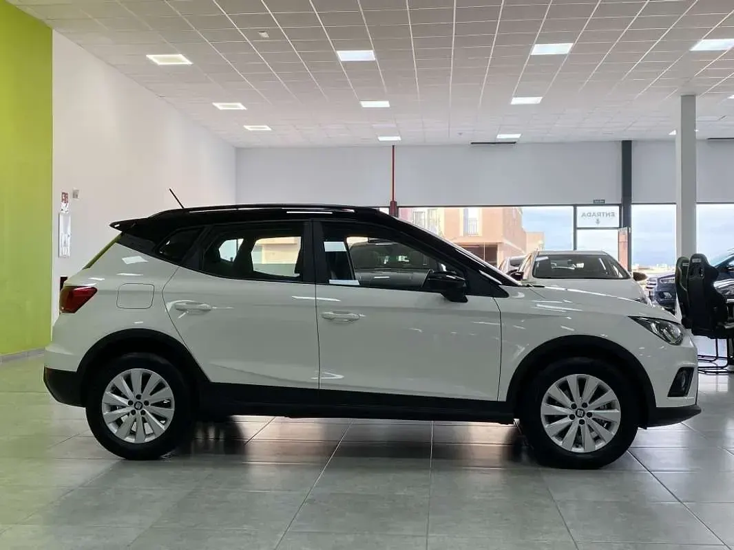 Usado Seat Arona Style 110 CV (80 kW) 2021 Blanco SUV