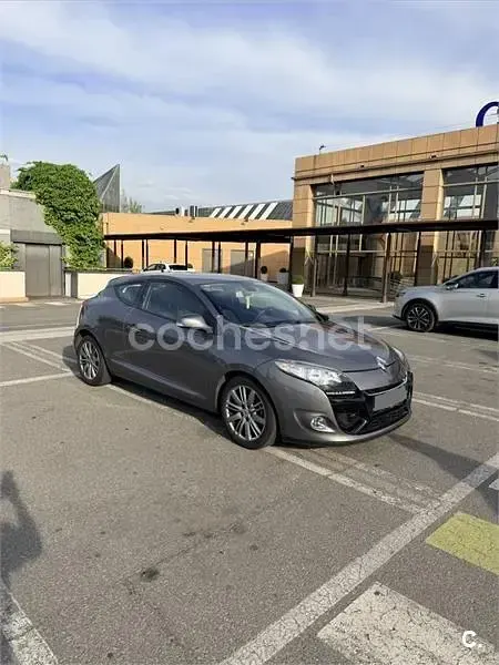 Usado Renault Mégane Dynamique 110 CV (80 kW) 2012 Gris / plata Berlina