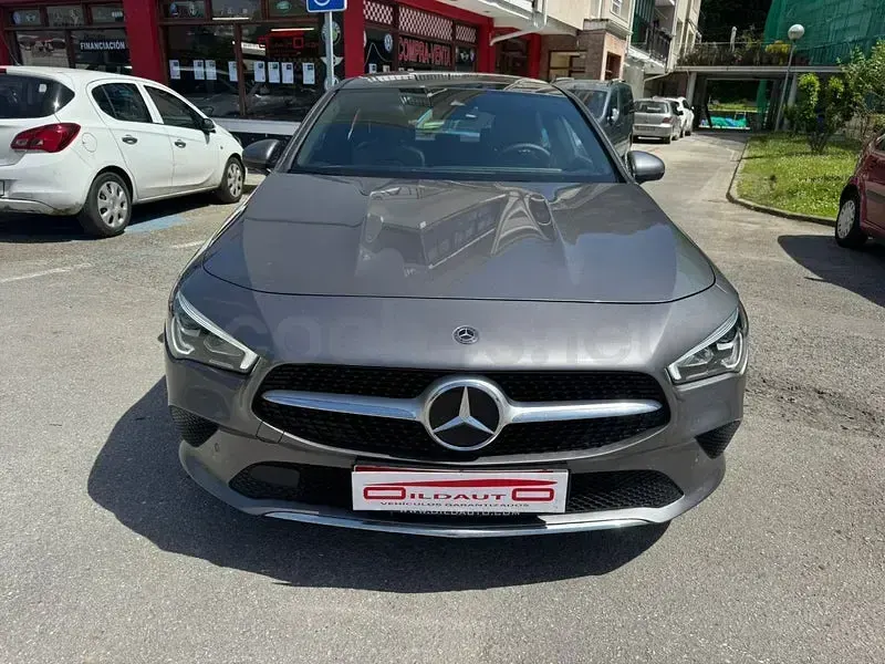 Usado Mercedes CLA180 Shooting Brake 136 CV (100 kW) 2020 Gris / plata Familiar