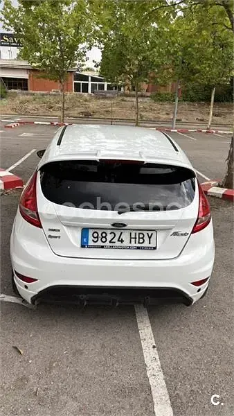 Usado Ford Fiesta Sport 90 CV (66 kW) 2011 Blanco Berlina