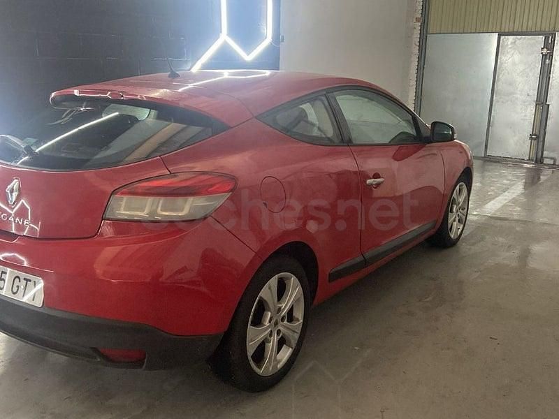 Usado Renault Mégane Dynamique 105 CV (77 kW) 2010 Rojo Berlina