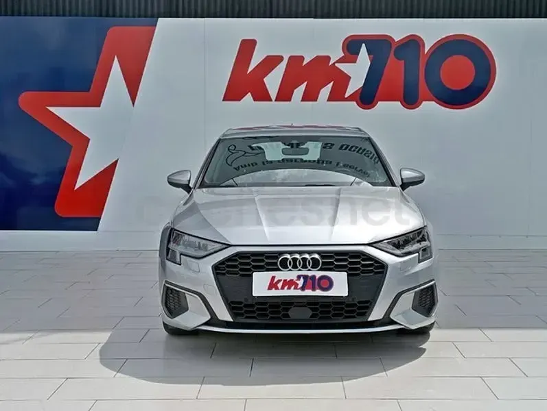 Usado Audi A3 110 CV (80 kW) 2023 Gris / plata Berlina