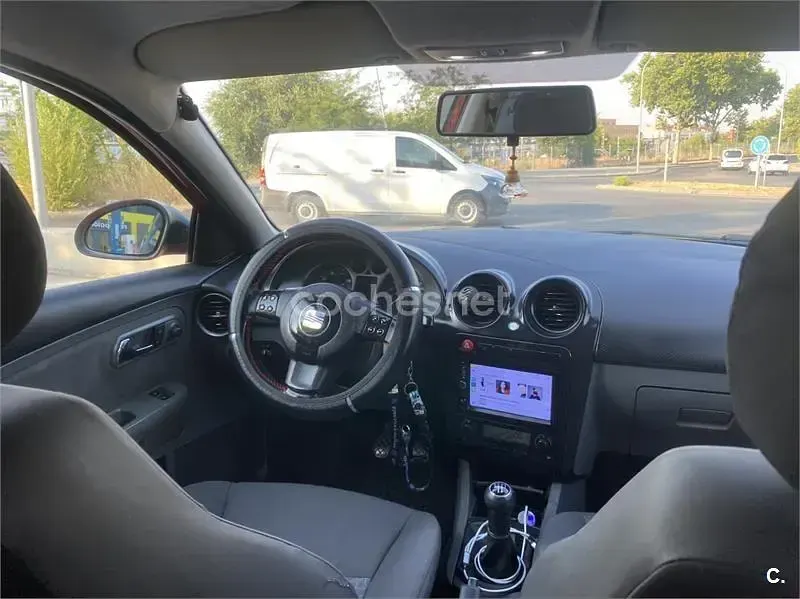 Usado Seat Ibiza Reference 85 CV (62 kW) 2006 Rojo Utilitario