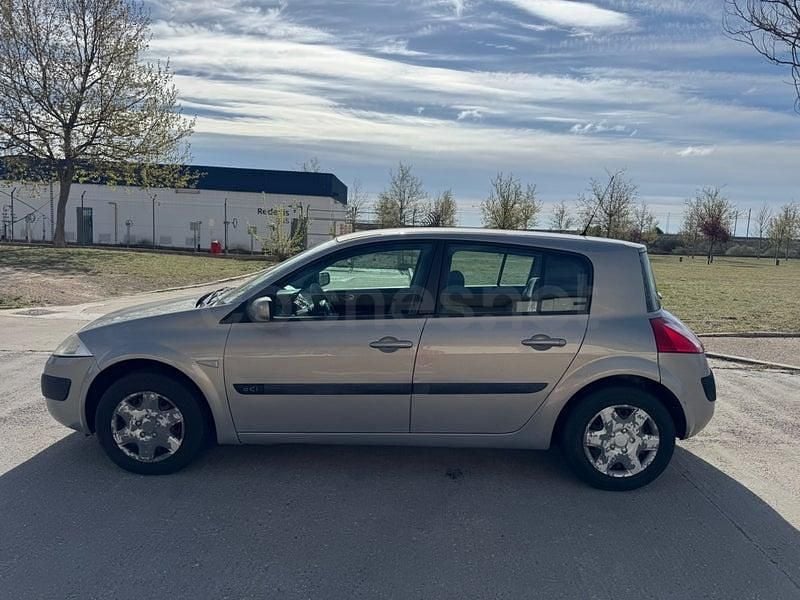 Usado Renault Mégane II Dynamique 105 CV (77 kW) 2006 Gris / plata Berlina