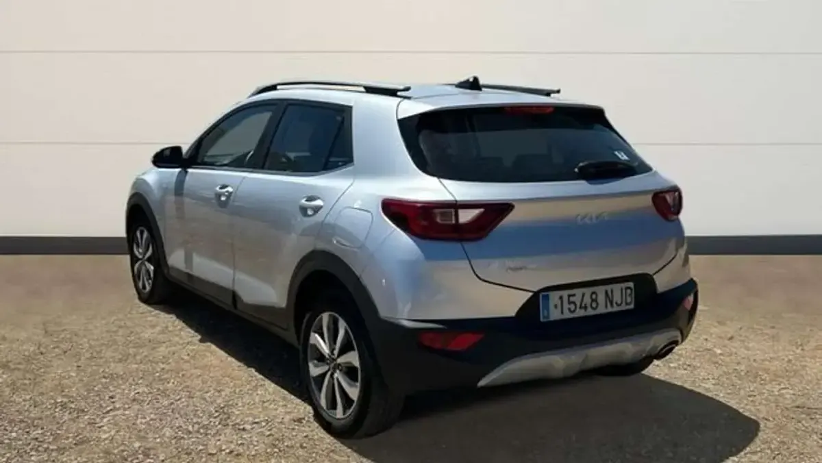 Usado Kia Stonic 101 CV (74 kW) 2025 Plateado SUV