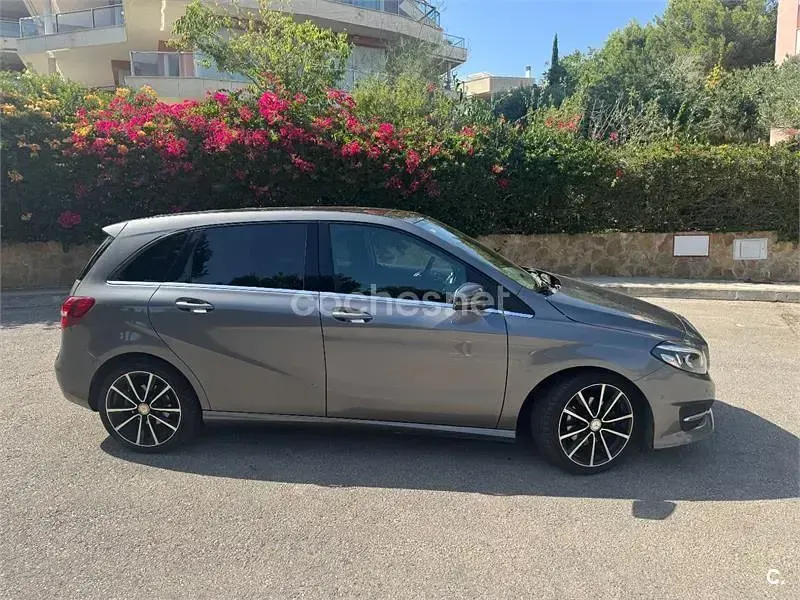 Usado Mercedes B200 AMG line 136 CV (100 kW) 2016 Gris / plata Utilitario