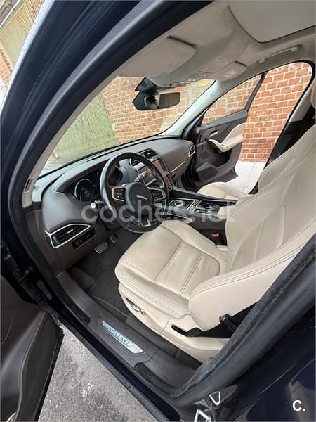 Käytetty Jaguar F-Pace R-Sport 180 HP (132 kW) 2019 Sininen Katumaasturi
