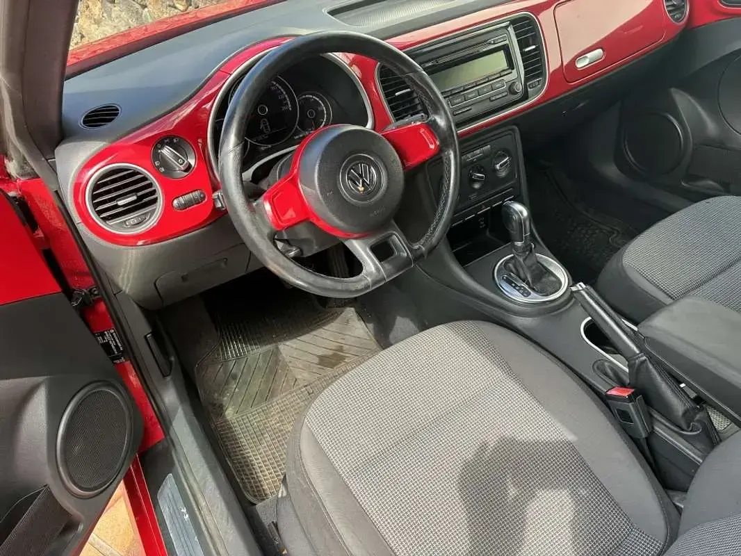 Usado VW Beetle Design 105 CV (77 kW) 2015 Rojo Utilitario