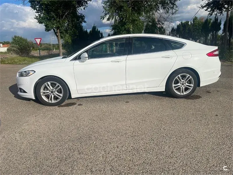Usado Ford Mondeo Titanium 150 CV (110 kW) 2015 Blanco Berlina