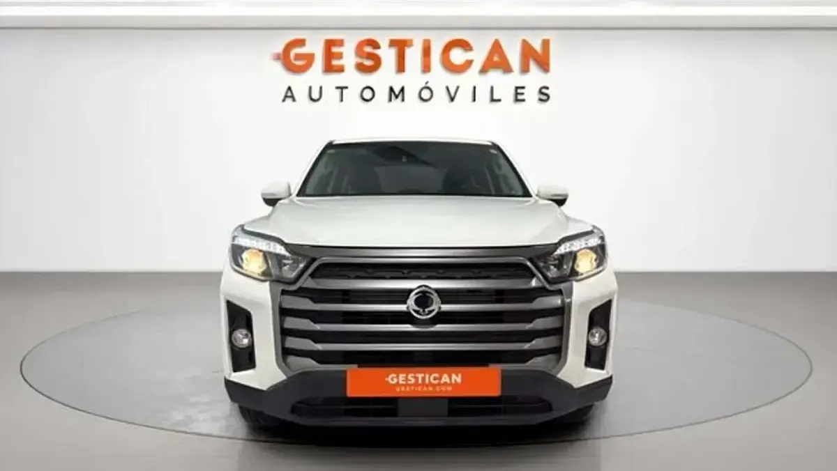 Usado SsangYong Musso 181 CV (133 kW) 2023 Blanco Pickup/Camioneta