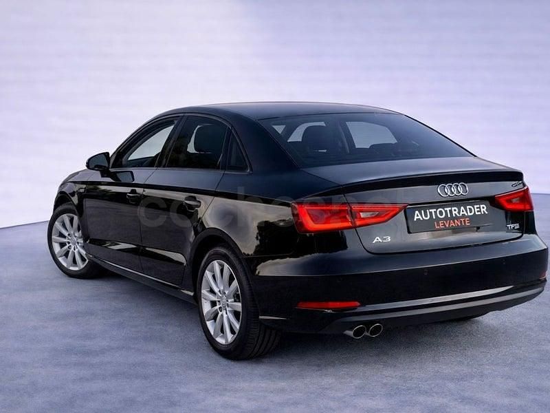 Usado Audi A3 Attraction 125 CV (91 kW) 2015 Negro Berlina