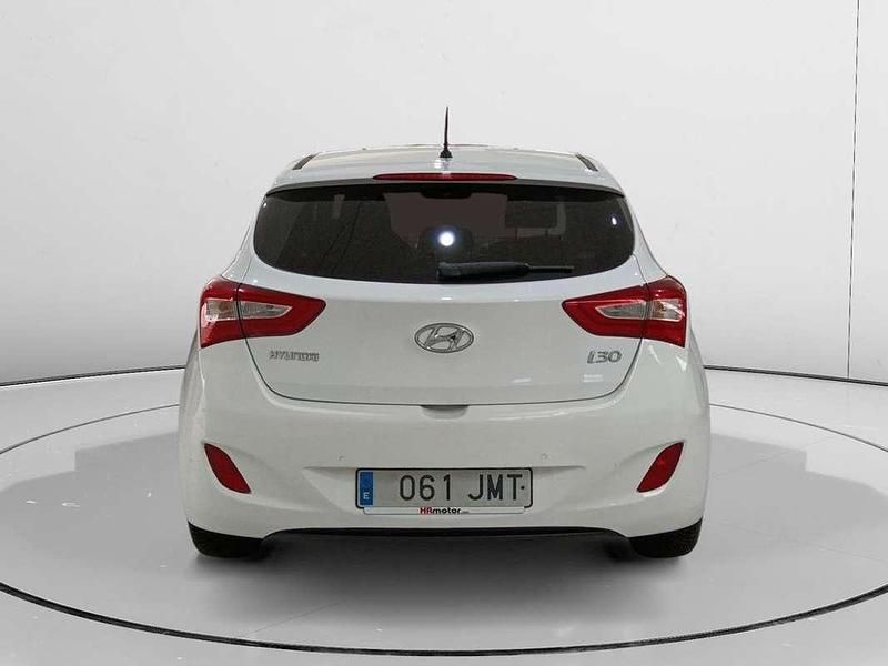 Usado Hyundai i30 GO! 111 CV (81 kW) 2016 Blanco Utilitario