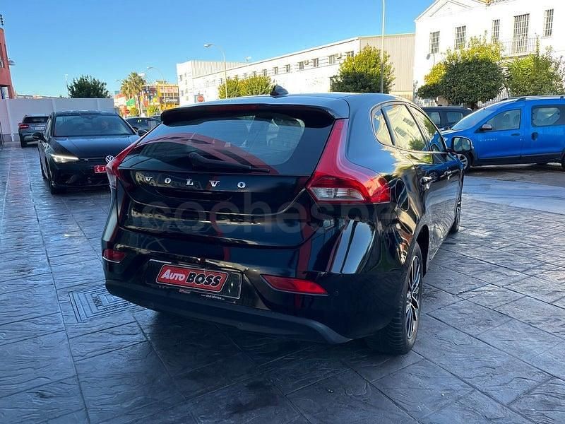 Usado Volvo V40 Momentum 120 CV (88 kW) 2016 Negro Berlina