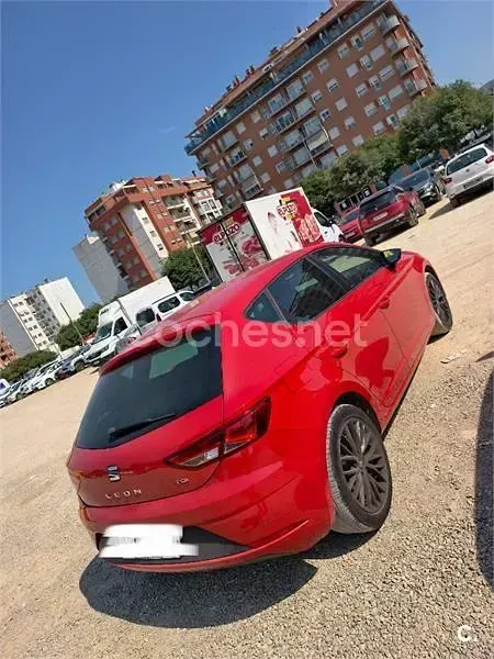 Usado Seat Leon Style 110 CV (80 kW) 2015 Rojo Berlina