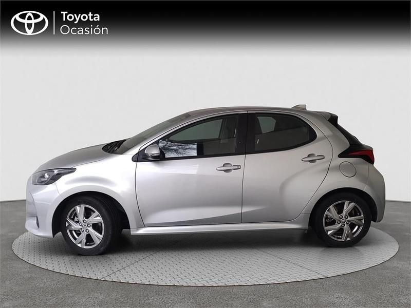 Usado Toyota Yaris Hybrid Active 116 CV (85 kW) 2025 Gris Monovolumen