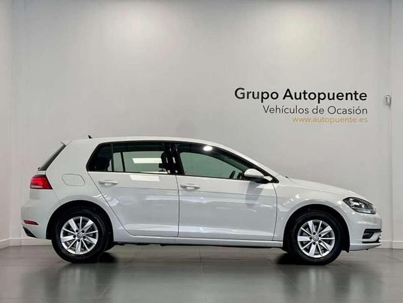 Usado VW Golf VII 116 CV (85 kW) 2019 Blanco Berlina