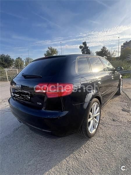 Usado Audi A3 Ambition 105 CV (77 kW) 2011 Azul Berlina