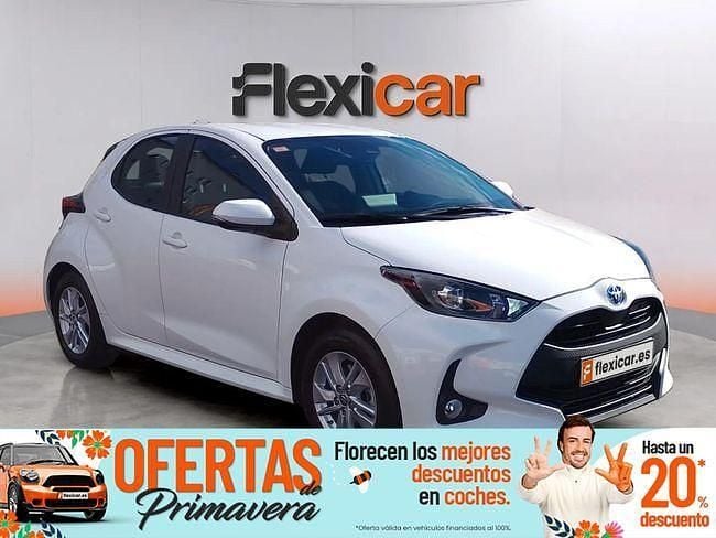 Usado Toyota Yaris Hybrid Active 116 CV (85 kW) 2021 Blanco