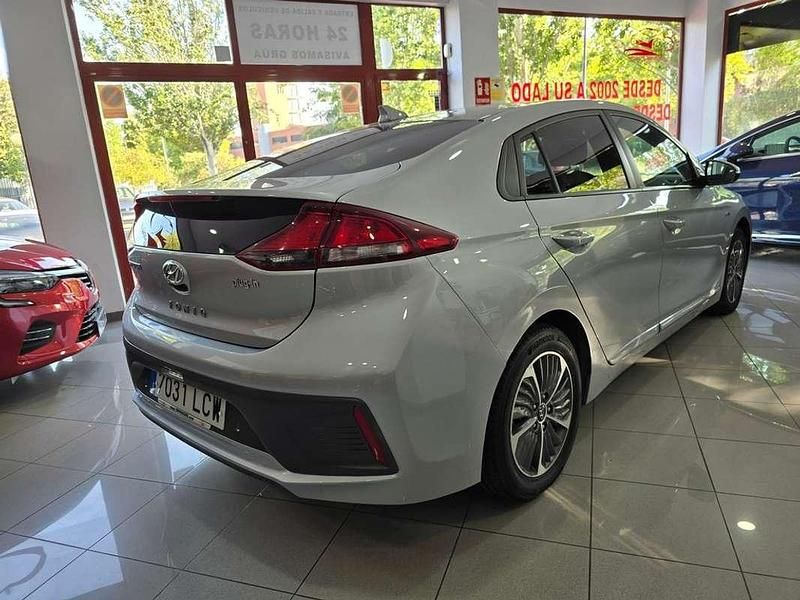 Usado Hyundai Ioniq 141 CV (103 kW) 2019 Gris / plata Utilitario