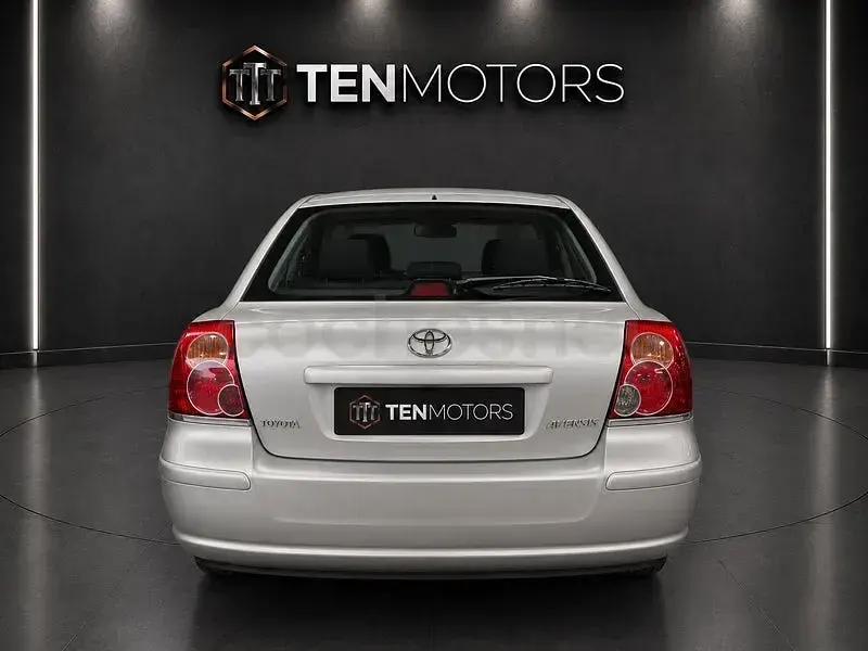 Usado Toyota Avensis Sol 147 CV (108 kW) 2007 Gris / plata Berlina