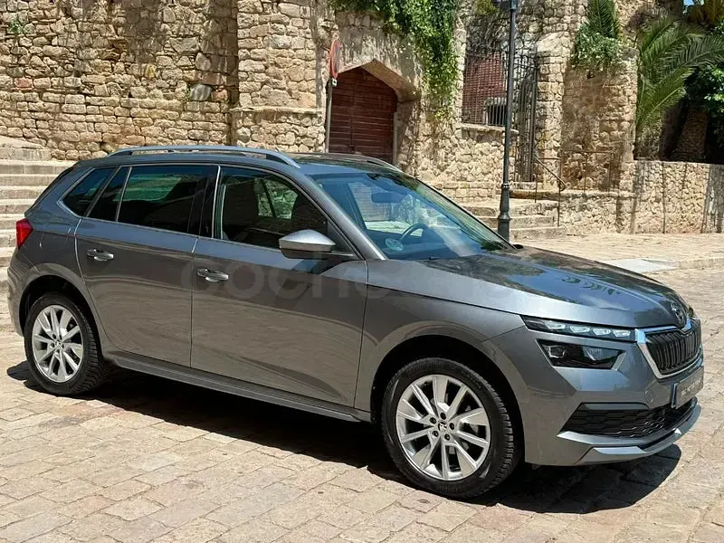 Usado Skoda Kamiq Style 150 CV (110 kW) 2023 Gris / plata SUV