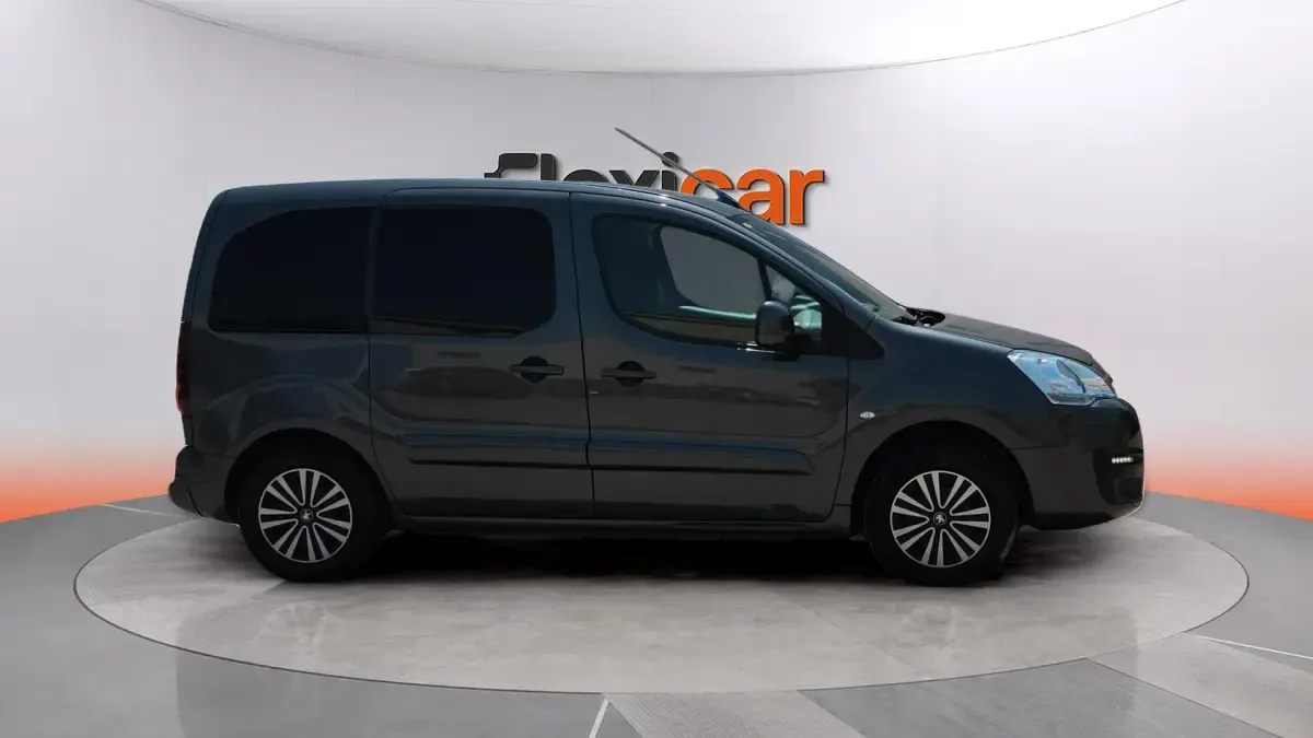 Usado Peugeot Partner Tepee Active 100 CV (73 kW) 2017 Gris Monovolumen