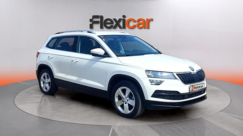 Usado Skoda Karoq Ambition 150 CV (110 kW) 2022 Blanco SUV