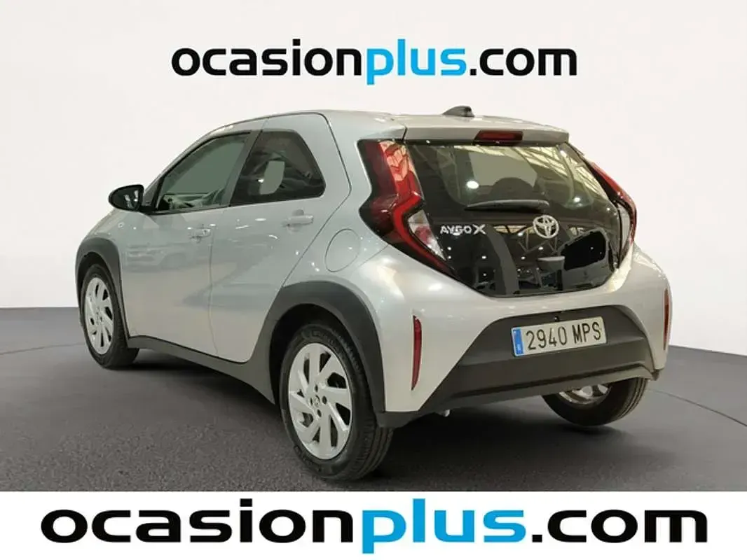 Używany Toyota Aygo Play 72 KM (52 kW) 2024 Szary Hatchback