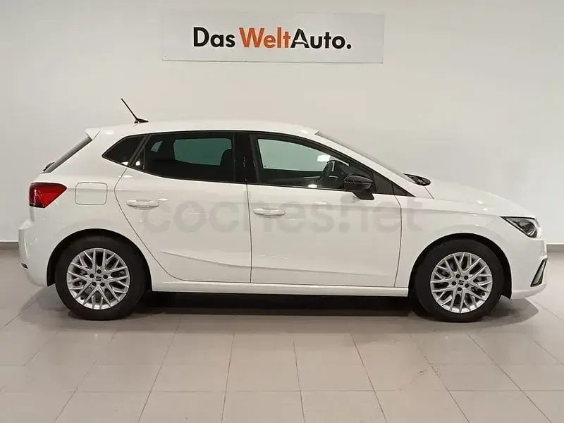 Usado Seat Ibiza FR 116 CV (85 kW) 2025 Blanco Utilitario