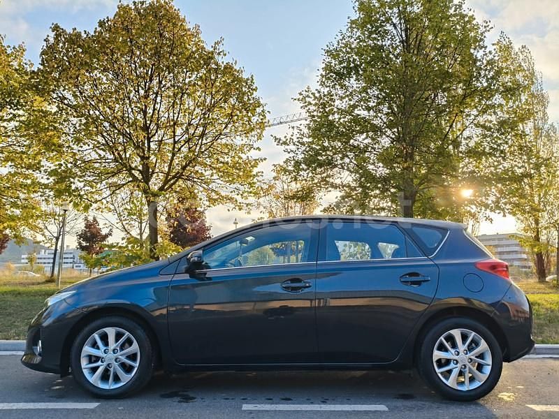 Gris / plata Usado 2015 Toyota Auris Active Berlina | 12.999 € (Precio justo) - Imagen 1/4