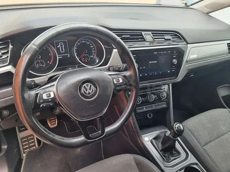 Usado VW Touran Advance 115 CV (84 kW) 2019 Blanco Monovolumen