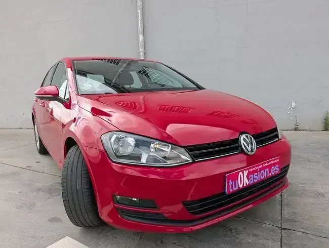 Usado VW Golf VII Advance 105 CV (77 kW) 2014 Rojo Berlina