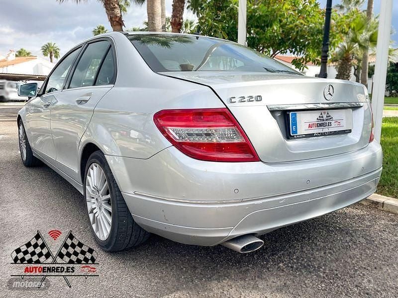 Usado Mercedes C220 Avantgarde 170 CV (125 kW) 2011 Plateado Berlina