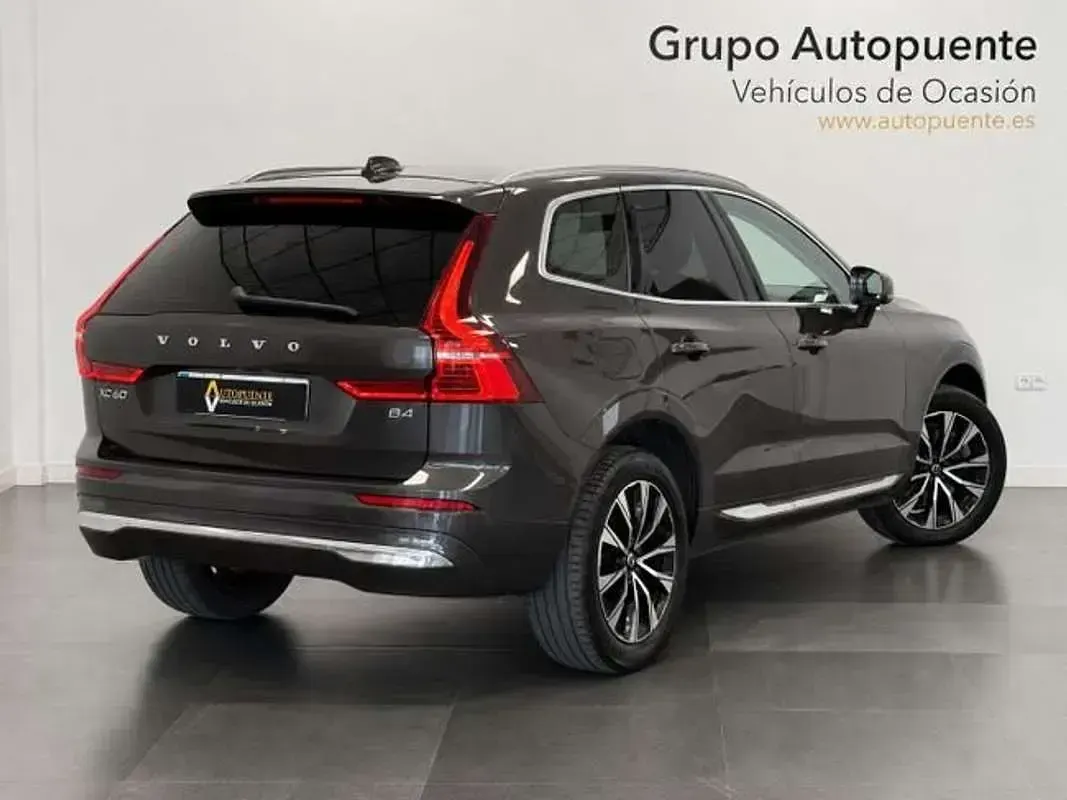 Usado Volvo XC60 Plus 197 CV (144 kW) 2022 Gris SUV