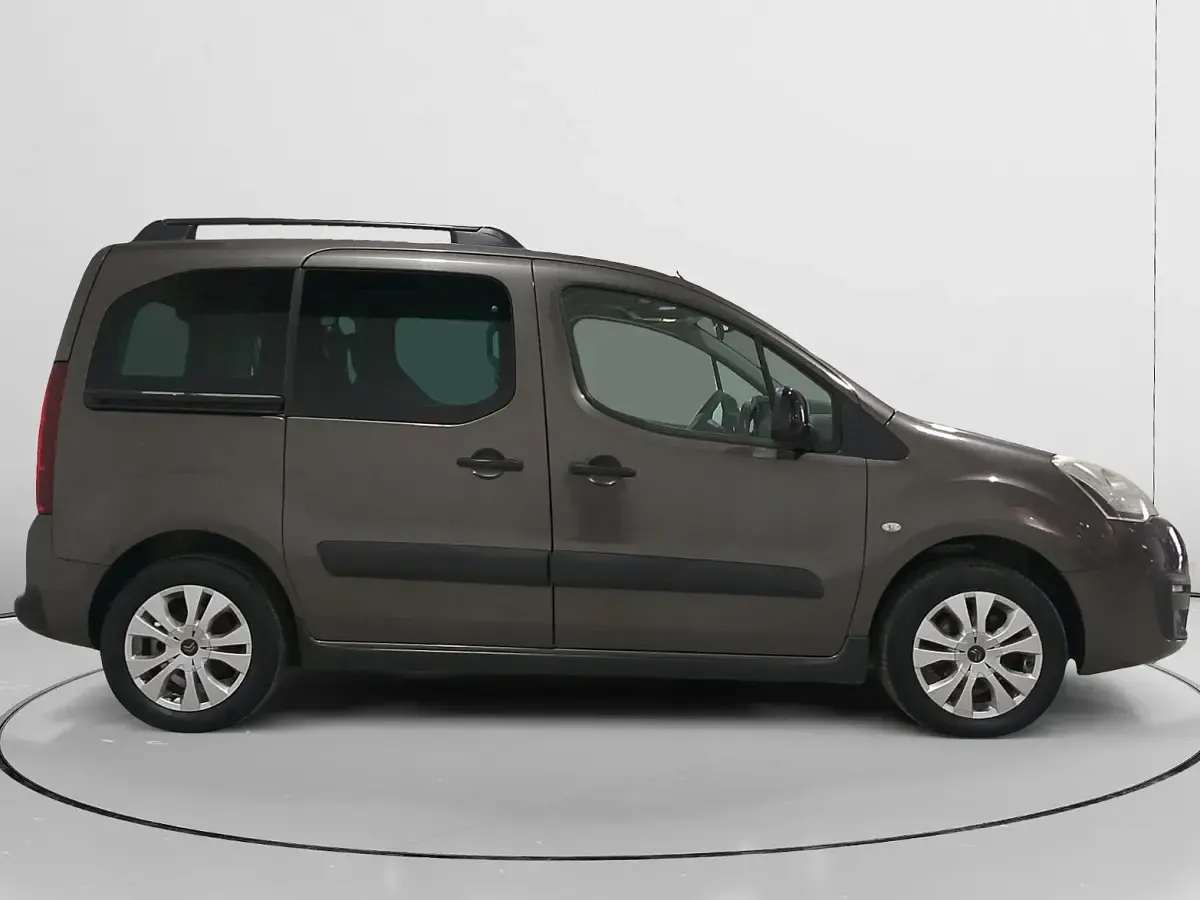 Usado Citroën Berlingo XTR 120 CV (88 kW) 2016 Negro Monovolumen