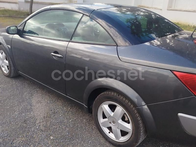 Usado Renault Mégane Cabriolet Dynamique 130 CV (95 kW) 2007 Gris / plata Descapotable